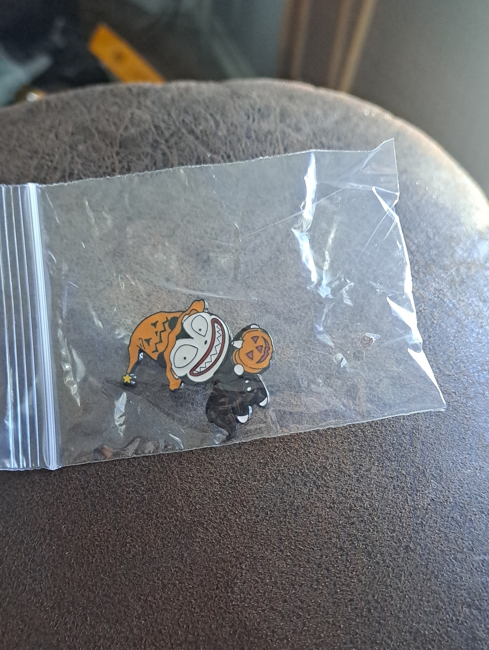 3/8⚡️ Scary Teddy W Pumpkin Pin